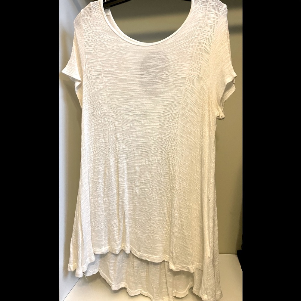 Forever21+ flowing top in an off white